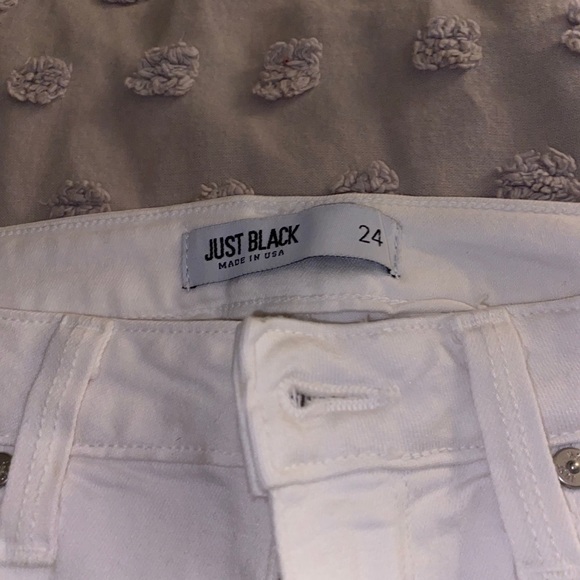 Distressed white skinny jeans - Picture 2 of 2